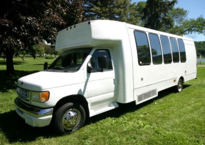 Limo Coach 22 Passenger Turtle Top Drivers Front View