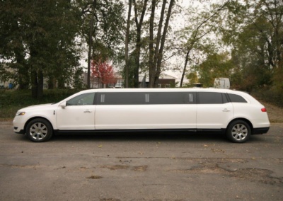 2014 MKT Lincoln Town Car SUV Limo Drivers Side View