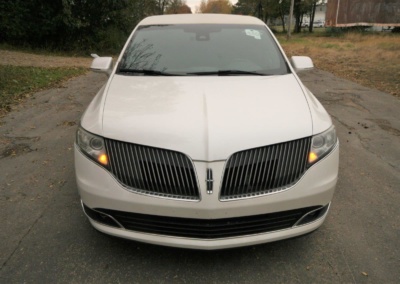 2014 MKT Lincoln Town Car SUV Limo Front Clip